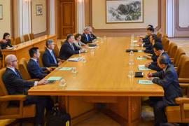 Ngoại trưởng Mỹ Mike Pompeo (trái) trong cuộc hội đàm với Phó Chủ tịch Đảng Lao động Triều Tiên Kim Yong-chol (phải) tại Bình Nhưỡng ngày 7/7. (Nguồn: Twitter/CNN)