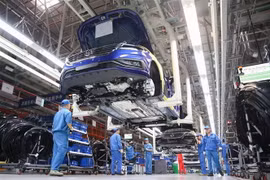 Dây chuyền lắp ráp xe ôtô của Volkswagen. (Ảnh: THX/TTXVN)