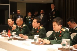 Bộ trưởng Bộ Quốc phòng Ngô Xuân Lịch và đoàn Việt Nam. (Ảnh: Xuân Vịnh/TTXVN)