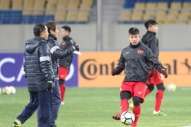 Các tuyển thủ U23 trong buổi tập luyện. (Ảnh: Hoàng Linh/TTXVN phát)