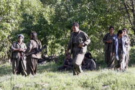 Các tay súng thuộc đảng Công nhân người Kurd (PKK) ở khu vực Qandil, miền Bắc Iraq. (Nguồn: AFP/TTXVN)