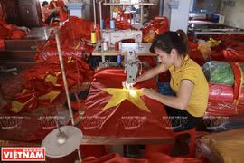Ngôi làng có truyền thống hơn 70 năm tạo nên những lá cờ Tổ quốc