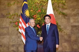 Thủ tướng Nhật Bản Shinzo Abe đã hội đàm với người đồng cấp Malaysia Mahathir Mohamad. (Nguồn: nst.com.my)