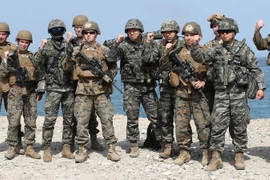 Binh sỹ Mỹ và Hàn Quốc trong cuộc tập trận chung Mỹ- Hàn tại Pohang (Hàn Quốc) ngày 3/4. (Nguồn: Yonhap/TTXVN)