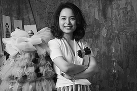 Triệu Hồng Anh: Tôi không phải típ phụ nữ hết giờ làm về nấu cơm