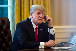 Tổng thống Mỹ Donald Trump điện đàm từ Washington, DC. (Nguồn: EPA/TTXVN)