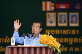 Thủ tướng Campuchia Hun Sen phát biểu trong một sự kiện tại Kandal ngày 5/7. (Ảnh: THX/TTXVN)