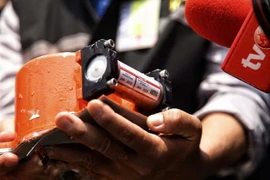 Hộp đen máy bay Boeing 737 MAX 8 của hãng hàng không Lion Air được tìm thấy trên biển Java, ngoài khơi Karawang, Indonesia ngày 1/11/2018. (Ảnh: AFP/TTXVN)