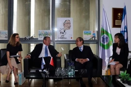 Ông Nguyễn Thiện Nhân, Ủy viên Bộ Chính trị, Bí thư Thành ủy Thành phố Hồ Chí Minh hội đàm với ông Ron Hudai, Thị trưởng Tel Aviv, Israel. (Ảnh: Xuân Khu/TTXVN)