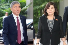 Phái đoàn phía Triều Tiên do Thứ trưởng Ngoại giao Choe Son Hui (phải) làm trưởng đoàn trong khi Đại sứ Mỹ tại Philippines Sung Kim (trái) dẫn đầu phái đoàn Mỹ. (Ảnh: Yonhap/TTXVN)