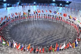 Các vận động viên diễu hành tại lễ bế mạc Olympic PyeongChang 2018. (Nguồn: THX/TTXVN)