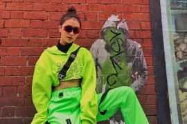 Dàn mỹ nhân Việt “tiễn hè” với loạt trang phục có màu sắc chói chang