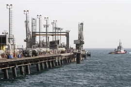 Cơ sở lọc dầu của Iran trên đảo Khark, ngoài khơi vùng Vịnh. (Ảnh: AFP/TTXVN)