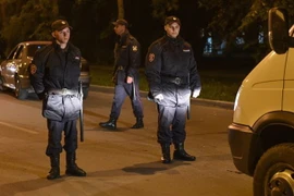 Lực lượng an ninh tuần tra gần hiện trường vụ tấn công Trường cao đẳng khu vực Kerch, Bán đảo Crimea ngày 17/10/2018. (Ảnh: AFP/TTXVN)