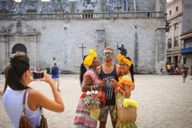 Khách du lịch Mỹ tại La Habana. (Nguồn: CNN)