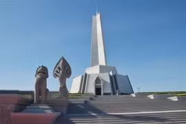 Tượng đài Thắng-Thắng tại thủ đô Phnom Penh.(Ảnh: Nhóm phóng viên TTXVN thường trú tại Campuchia)