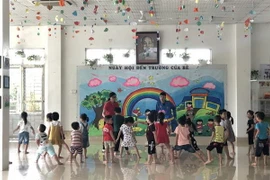 Một trẻ mầm non ngã tử vong ở sân trường trong giờ ra chơi