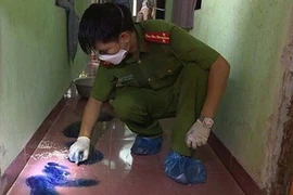 Cơ quan công an khám nghệm hiện trường. (Ảnh: Công an Hưng Yên)