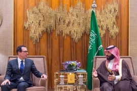 Bộ trưởng Tài chính Mỹ Steven Mnuchin và Thái tử Saudi Arabia Mohammed bin Salman. (Nguồn: cnbc.com)
