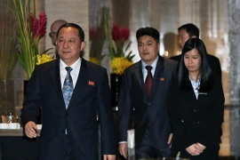 Trưởng đoàn đàm phán 6 bên về vấn đề hạt nhân của Triều Tiên Ri Yong Ho trong cuộc họp báo thông báo về kết quả cuộc gặp tại Singapore năm 2015. (Nguồn: AFP/TTXVN)