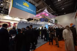 Khách tham quan gian hàng Du lịch Việt Nam tại hội chợ quốc tế WTM 2018 London, Anh. (Ảnh: Đỗ Tuấn Anh /Vietnam+)