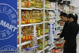 Hàng hóa được bày bán tại siêu thị của hãng bán lẻ Mỹ Walmart ở Bắc Kinh, Trung Quốc. (Nguồn: AFP/TTXVN)