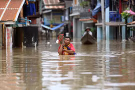 [Photo] Hàng nghìn người dân Myanmar phải sơ tán khẩn cấp vì lũ lụt