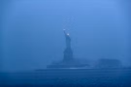 Bão hoành hành tại New York, Mỹ ngày 21/3. (Nguồn: THX/TTXVN)
