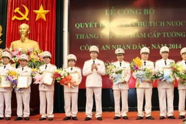 Trao Quyết định thăng cấp bậc hàm cấp Tướng Công an nhân dân