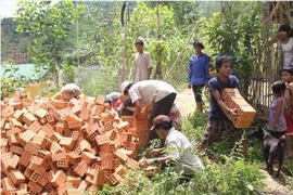 Hòa Bình: Hệ thống tời tự chế tuột dây, một thợ xây tử vong