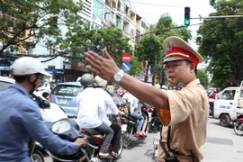 Ghi rõ nội dung phải tôn trọng, phục vụ nhân dân trong Luật Công an