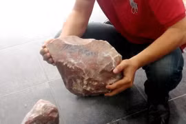 Làm rõ thông tin thương lái Trung Quốc thu gom đá đỏ ở Kon Tum