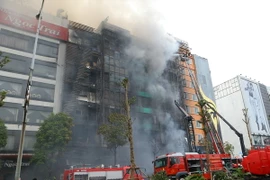 Hiện trường nơi xảy ra cháy tại phố Trần Thái Tông. (Ảnh: Doãn Tấn/TTXVN)