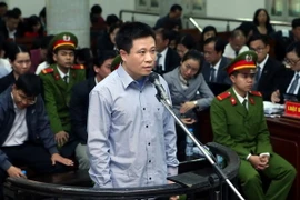 Bị cáo Hà Văn Thắm trước vành móng ngựa. (Ảnh: Phạm Kiên/TTXVN)