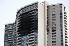 Hiện trường vụ cháy chung cư Marco Polo ở Honolulu. (Nguồn: AFP/TTXVN)