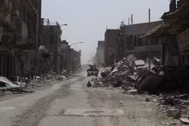 Lực lượng chống khủng bố Iraq tuần tra tại Thành cổ Mosul. (Nguồn: AFP/TTXVN)