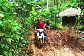 Mưa lớn trong nhiều ngày qua đã khiến nhiều tuyến đường từ huyện xuống các xã ở các địa phương trong tỉnh Hà Giang bị sạt lở nghiêm trọng. (Ảnh: Minh Tâm/TTXVN)