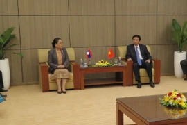 Tổng Thư ký Quốc hội Lào Xuanxavan Vinhaket và Tổng Thư ký Quốc hội, Chủ nhiệm Văn phòng Quốc hội Nguyễn Hạnh Phúc tại buổi tọa đàm. (Ảnh: Văn Sơn/TTXVN)