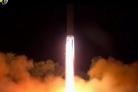 Tên lửa ICBM Hwasong-14 được phóng từ một địa điểm bí mật ở Triều Tiên. (Nguồn: Yonhap/TTXVN)