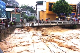 Mưa lớn khiến mực nước ở suối thị trấn Vinh Quang, huyện Hoàng Su Phì, tỉnh Hà Giang dâng cao. (Ảnh: Đức Long/TTXVN)