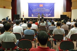 Toàn cảnh buổi giao lưu. (Ảnh: Vũ Toàn-Hữu Tuyên/Vietnam+)