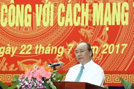 Thủ tướng Nguyễn Xuân Phúc phát biểu tại hội nghị. (Ảnh: Thống Nhất/TTXVN)