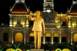 Tượng đài Chủ tịch Hồ Chí Minh. (Ảnh: Mạnh Linh/TTXVN)
