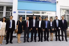 Đoàn Ban Chỉ đạo Công tác Thông tin đối ngoại thăm trụ sở Hãng thông tấn Anadolu Agency. (Nguồn: AA/TTXVN)