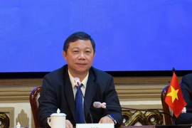 Phó Chủ tịch UBND Thành phố Hồ Chí Minh Dương Anh Đức phát biểu tại buổi hội đàm. (Ảnh: Xuân Khu/TTXVN)