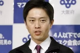 Thống đốc tỉnh Osaka (Nhật Bản), ông Hirofumi Yoshimura phát biểu với báo giới tại Osaka, ngày 2/4/2021. (Ảnh: Kyodo/TTXVN)