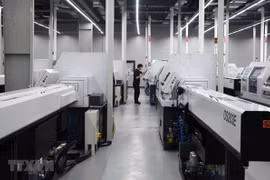 Khu vực sản xuất của công ty ICT Vina, 100% vốn Hàn Quốc. (Ảnh: Quốc Dũng/TTXVN)