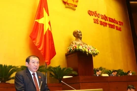 Bộ trưởng Bộ Văn hóa, Thể thao và Du lịch Nguyễn Văn Hùng trình bày Tờ trình về dự án Luật Điện ảnh (sửa đổi). (Ảnh: Văn Điệp/TTXVN)