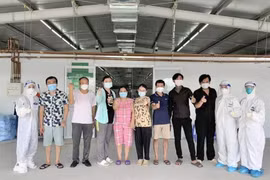 Đã có gần 60 bệnh nhân COVID-19 nặng và nguy kịch tại Trung tâm hồi sức tích cực người bệnh COVID-19 trực thuộc Bệnh viện Hà Nội Việt Đức tại Thành phố Hồ Chí Minh được điều trị khỏi bệnh và ra viện. (Ảnh: TTXVN phát) 