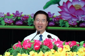 Ông Võ Văn Thưởng, Ủy viên Bộ Chính trị, Thường trực Ban Bí thư chúc Tết cán bộ, chiến sỹ Sư đoàn 9, Quân đoàn 4. (Ảnh: Xuân Khu/TTXVN)